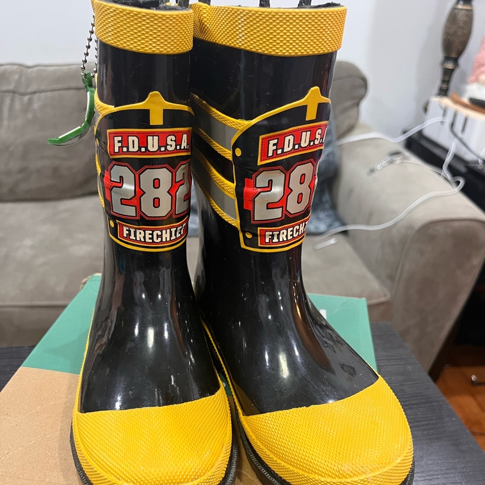 Little kid’s rain boots size 13